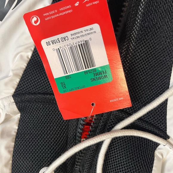 Nike White and Black Hooded Vest. XL new with tags - Picture 4 of 9